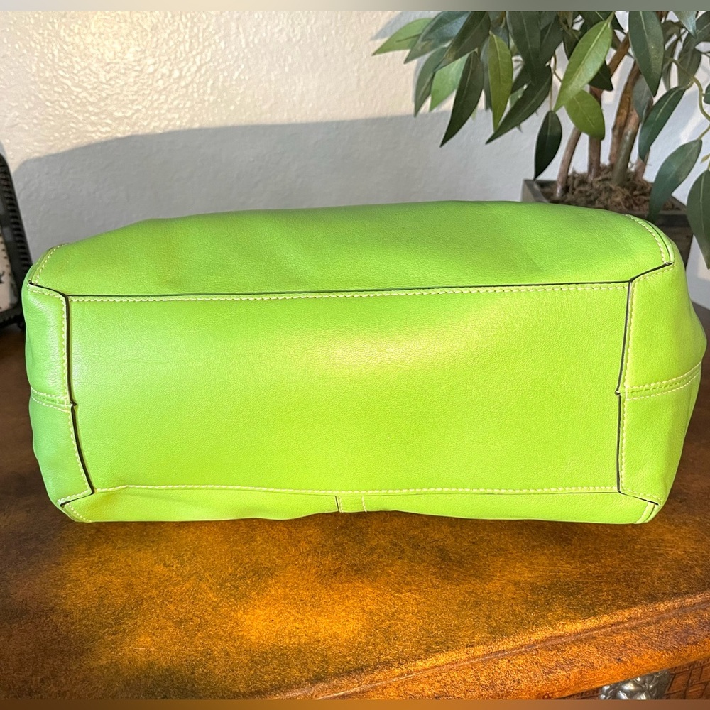 New COACH Bleecker Tote, Palm Green No. F14383 - Picture 9 of 13